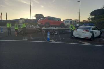 Tres vehículos implicados en una colisión en el acceso a Salinetas desde la GC.1, a la altura de la antigua Ikea/TA.